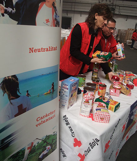 Cruz Roja comienza el reparto de alimentos para la solidaridad