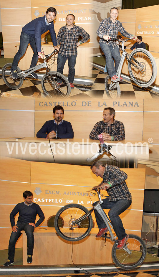 Exhibición de trial en bici en la Plaza Mayor de Castellón