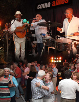 La música cubana protagonizó la noche del sábado en el restaurante Como Antes de Benicássim