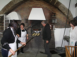Forcall enciende el horno más antiguo de Europa para Sant Antoni