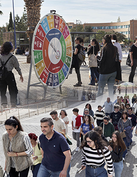La Jornada de Puertas Abiertas ´´En familia a la UJI´´ muestra a 1.200 personas la oferta formativa y las instalaciones y servicios de la universidad pública de Castellón