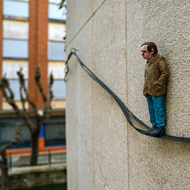 Cement Eclipses, 19 esculturas de pequeño formato de Isaac Cordal