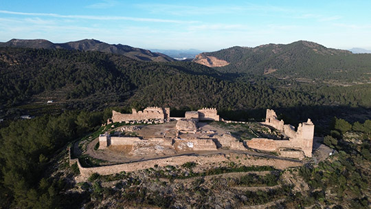 Las murallas y torres del castillo de Artana reciben 150.000 euros del Consell para recuperar “una joya cultural y patrimonial”