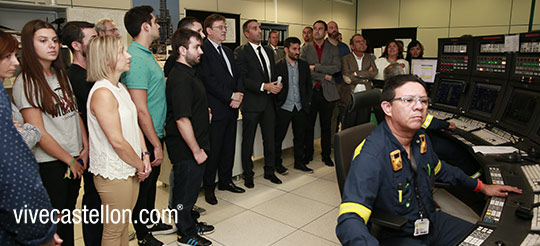 Ximo Puig visita las instalaciones implicadas en el ciclo formativo de Química Industrial Ximo Puig visita las instalaciones implicadas en el ciclo formativo de Química Industrial