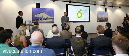 Ximo Puig visita las instalaciones de BP con motivo del ciclo formativo de Química Industrial
