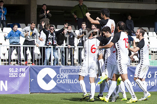 La buena marcha del CD Castellón anima a los comercios en la fase final de la Liga La buena marcha del CD Castellón anima a los comercios en la fase final de la Liga