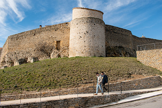 Un camino peatonal accesible une Sant Miquel y la plaza de la Font Vella de Morella