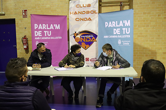 Ballester atiende las peticiones del Club Handbol Onda en una nueva edición de 'Parla'm de tu'