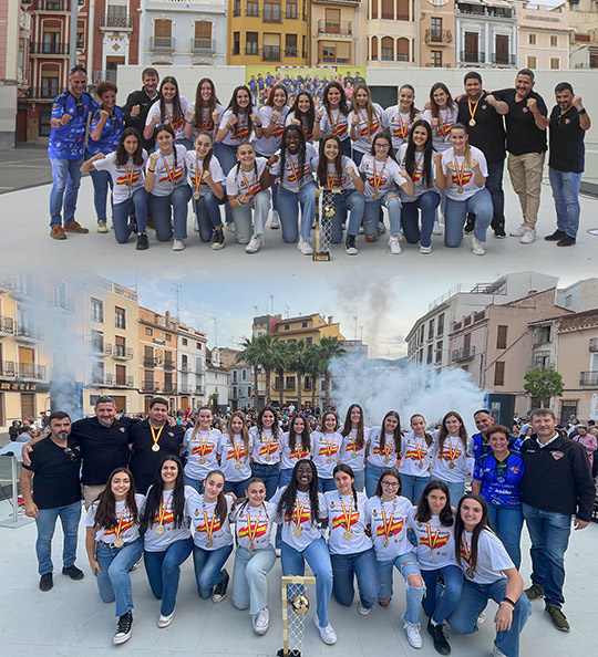 Los ondenses homenajean al equipo juvenil femenino del Handbol Onda por su victoria en el Campeonato de España