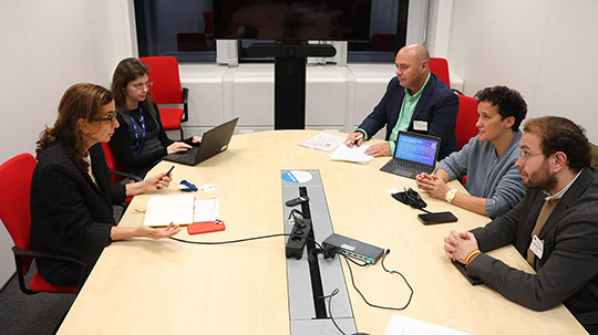 Ballester propone a la Comisión Europea un calendario de acción progresivo y coherente para la descarbonización