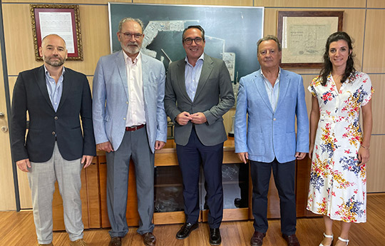 PortCastelló bonifica en un 40% las exportaciones del sector cerámico