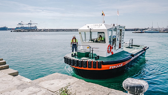 Consulmar y Sym Naval presenta la primera embarcación multipropósito 100% eléctrica cero emisiones del sistema portuario Consulmar y Sym Naval presenta la primera embarcación multipropósito 100% eléctrica cero emisiones del sistema portuario