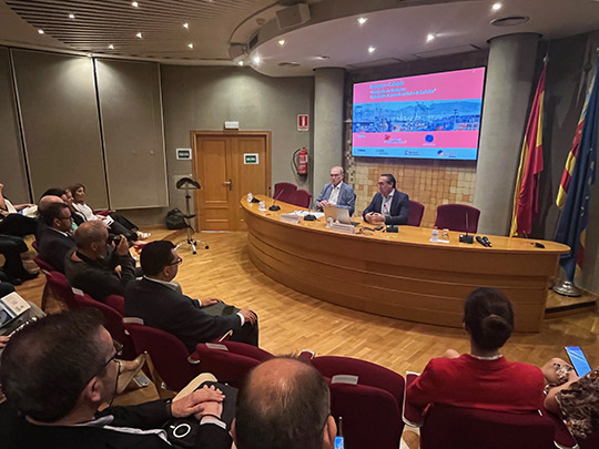 Ibáñez reivindica el papel de PortCastelló como puerto natural de salida para la cerámica de Castellón Ibáñez reivindica el papel de PortCastelló como puerto natural de salida para la cerámica de Castellón