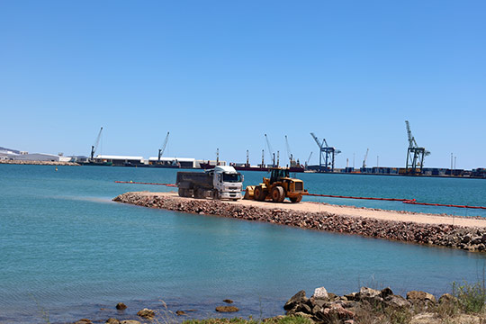 PortCastelló arranca el proyecto de expansión en su dársena sur con el inicio de las obras de la mota de cierre