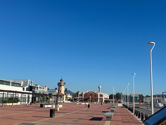 PortCastelló refuerza la iluminación de la zona lúdica con la instalación de nuevo alumbrado en el muelle de Costa