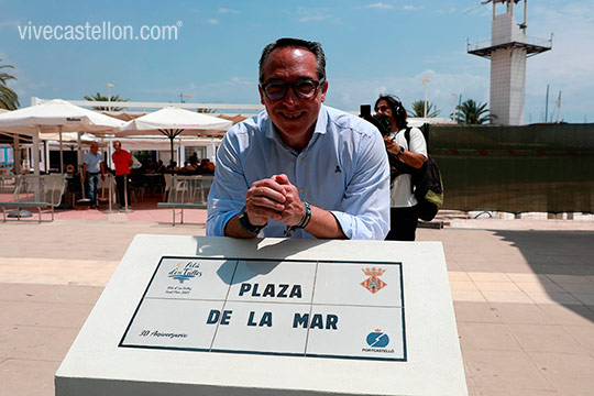 La Filà d’En Trilles rememora el 30 aniversario de la Plaza del Mar con una placa conmemorativa La Filà d’En Trilles rememora el 30 aniversario de la Plaza del Mar con una placa conmemorativa