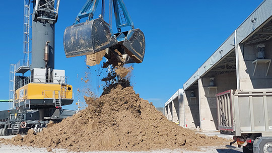 PortCastelló lidera el crecimiento de tráfico de mercancías, con un 40%, frente a la caída del sistema PortCastelló lidera el crecimiento de tráfico de mercancías, con un 40%, frente a la caída del sistema