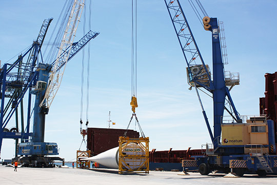 El puerto de Castellón mostrará en  la feria de Amberes su potencial en servicios de  carga para proyectos especiales