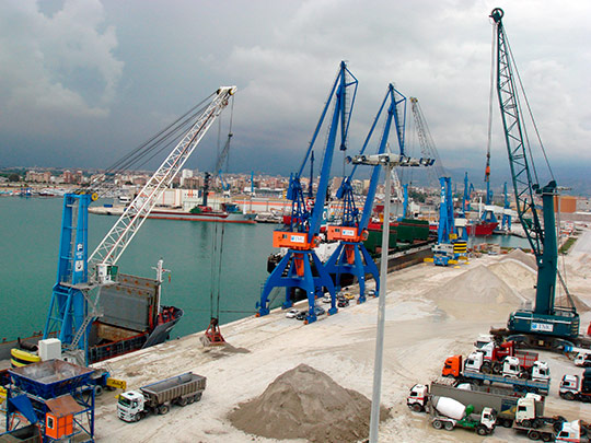 PortCastelló cierra agosto como el mejor mes en tráfico de graneles sólidos