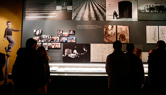 El Museu Valencià d’Etnologia lleva la muestra Joan F. Mira. L'ofici de mirar i escriure a la UJI de Castellón