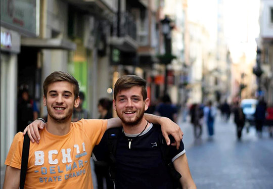 Dos estudiantes de Comunicación Audiovisual de la UJI ganan el premio al mejor cortometraje documental musical de estudiantes 2018 en el Festival IN-EDIT Dos estudiantes de Comunicación Audiovisual de la UJI ganan el premio al mejor cortometraje documental musical de estudiantes 2018 en el Festival IN-EDIT