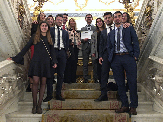 El equipo de la UJI se alza con el premio Albert H. Kritzer al mejor escrito de demanda en la competición MOOTmadrid 2018 El equipo de la UJI se alza con el premio Albert H. Kritzer al mejor escrito de demanda en la competición MOOTmadrid 2018