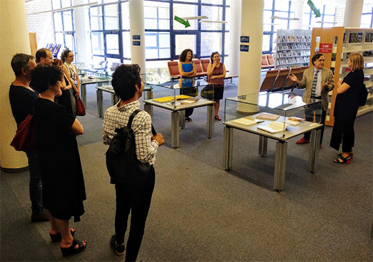 El catedrático de Historia del Arte Kosme de Barañano dona su biblioteca personal al Centro de Documentación y Biblioteca de la UJI