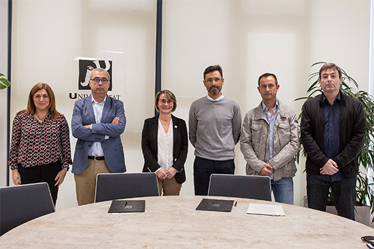 La Universitat Jaume I y Mas Ingenieros firman un convenio para impulsar acciones dirigidas al alumnado del ESTCE La Universitat Jaume I y Mas Ingenieros firman un convenio para impulsar acciones dirigidas al alumnado del ESTCE