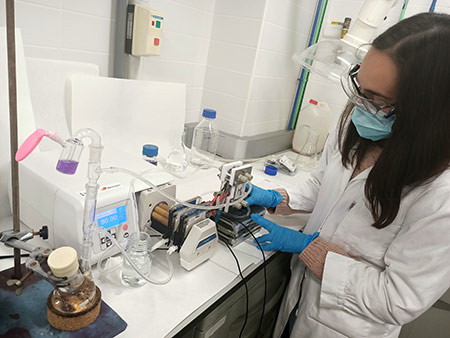 El Instituto de Materiales Avanzados de la UJI se marca como objetivo la producción de hidrógeno verde y su almacenamiento en forma líquida El Instituto de Materiales Avanzados de la UJI se marca como objetivo la producción de hidrógeno verde y su almacenamiento en forma líquida