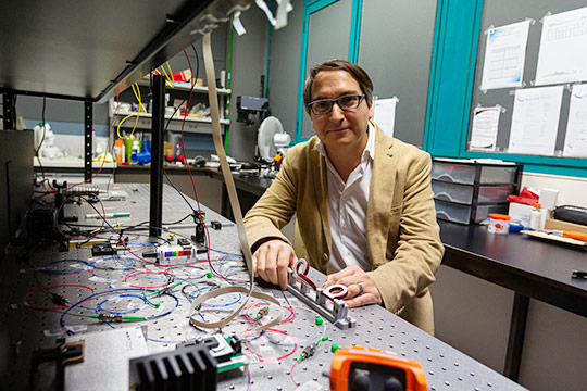 Investigadores españoles desarrollan un nuevo sistema para monitorizar la fibra óptica con una resolución espacial superior a la utilizada hasta ahora Investigadores españoles desarrollan un nuevo sistema para monitorizar la fibra óptica con una resolución espacial superior a la utilizada hasta ahora