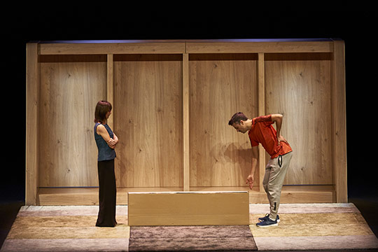 La compañía Histrión Teatro trae su primera comedia «El mueble» al Paranimf de la UJI