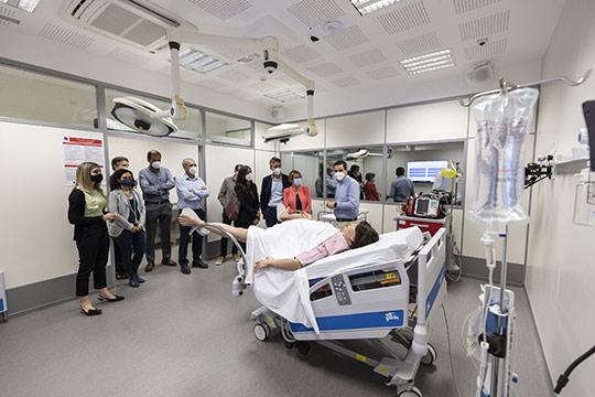 La UJI mejora la equipación docente en Ciencias de la Salud con un simulador de alta fidelidad de obstetricia maternofetal