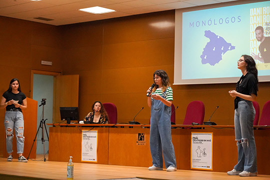 El grupo Punto y Aparte gana la final del XXII Seminario de Creatividad en Vivo McCann de la Universitat Jaume I de Castelló El grupo Punto y Aparte gana la final del XXII Seminario de Creatividad en Vivo McCann de la Universitat Jaume I de Castelló