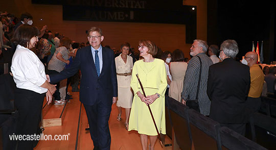 Eva Alcón ha tomado posesión como rectora de la Universitat Jaume I Eva Alcón ha tomado posesión como rectora de la Universitat Jaume I