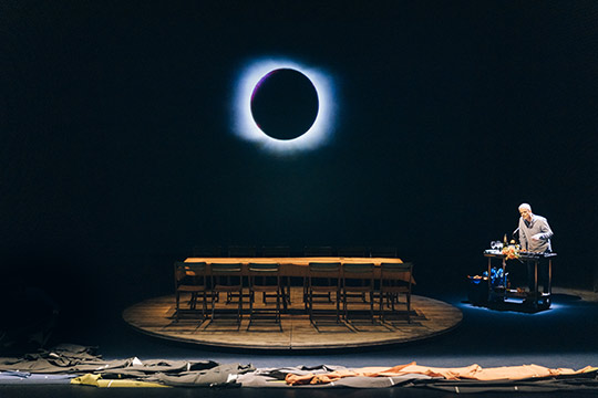 El Paranimf plantea para el inicio de la programación teatral del trimestre una reflexión sobre la finitud de la vida con «Eclipsi Total»