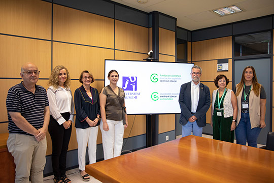 La Asociación Española Contra el Cáncer y la UJI firman el convenio de la segunda beca predoctoral, dotada con 106.000 euros, que estudiará el gliobastoma