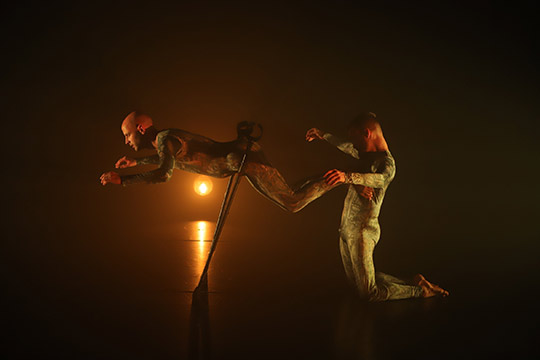 El espectáculo de danza «Go Figure» reflexiona en el Paranimf sobre las posibilidades y la belleza de la diversidad