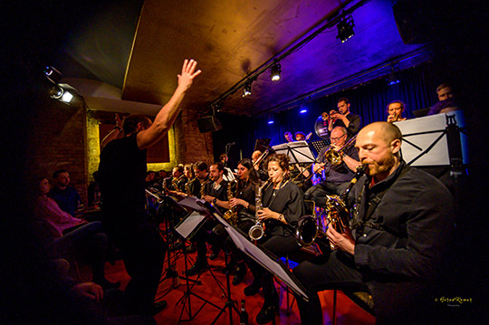 La Big Band UJI y la HU Big Band de Berlín comparten escenario en el concierto de clausura del curso de música 2024-2025 La Big Band UJI y la HU Big Band de Berlín comparten escenario en el concierto de clausura del curso de música 2024-2025