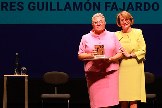 La UJI entrega la distinción extraordinaria a Dolores Guillamón La UJI entrega la distinción extraordinaria a Dolores Guillamón