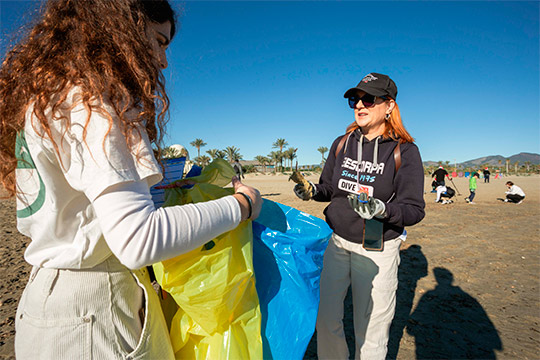 La Cátedra UBE de Plásticos Sostenibles de la UJI impulsa una jornada para concienciar sobre el impacto de los residuos plásticos en el mar