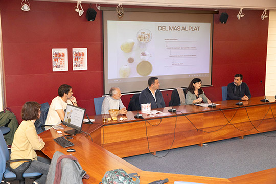 El Museu Pedagògic y el PEU-UJI llevan recetas tradicionales «masoveres» a los comedores escolares con el proyecto «Del mas al plat»