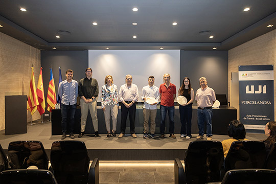 El Aula Porcelanosa de Talento y Excelencia de la UJI entrega los premios a los mejores TFG y TFM sobre innovación en el sector cerámico El Aula Porcelanosa de Talento y Excelencia de la UJI entrega los premios a los mejores TFG y TFM sobre innovación en el sector cerámico
