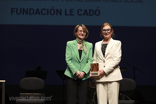 La UJI entrega las distinciones extraordinarias a M.ª Jesús Vicent, Pilar Dolz, Julia Sevilla y la Fundación Le Cadó