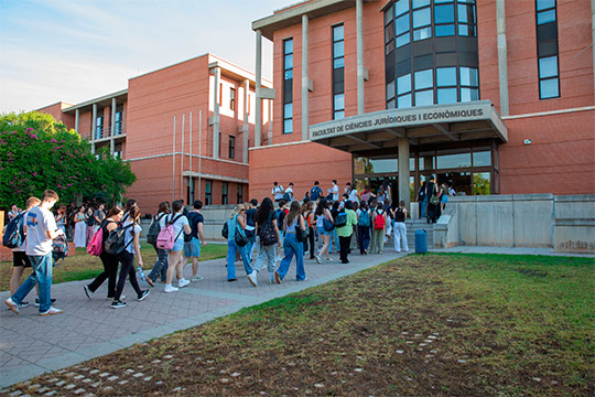 La UJI ofrece nuevas dobles titulaciones, programas internacionales y planes de estudio renovados en la preinscripción del curso 2026-2027 La UJI ofrece nuevas dobles titulaciones, programas internacionales y planes de estudio renovados en la preinscripción del curso 2026-2027