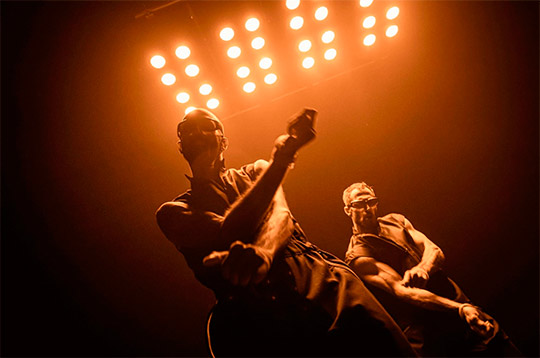 «Perdón», de Los Informalls, explora en el Paranimf los límites de la danza con humor, provocación y libertad escénica «Perdón», de Los Informalls, explora en el Paranimf los límites de la danza con humor, provocación y libertad escénica
