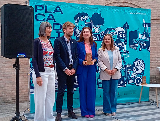 Publicacions de l’UJI recibe el premio a la Trayectoria Editorial en la Plaça del Llibre de València