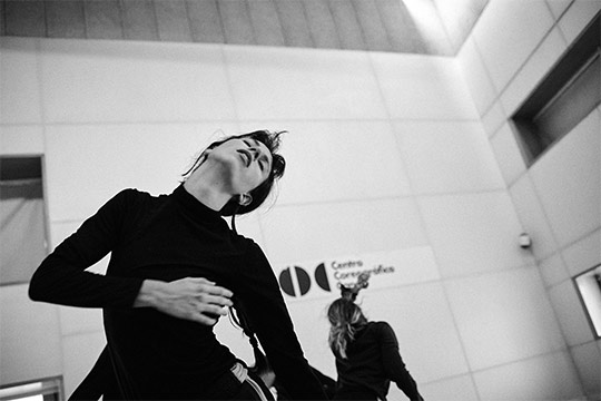 La compañía Led Silhouette presenta en el Paranimf Ultimatum, una reflexión sobre el cambio de era