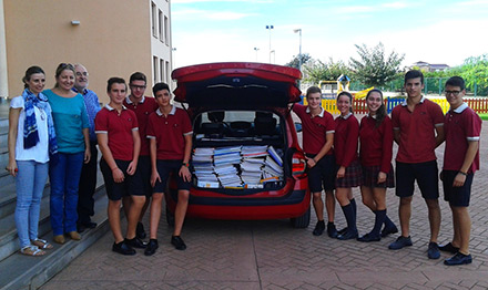 Lledó International School dona cientos de libros a Cárirtas
