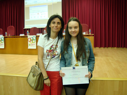 Clara Miguel recoge el primer premio de la Olimpiada de Economía de la UJI