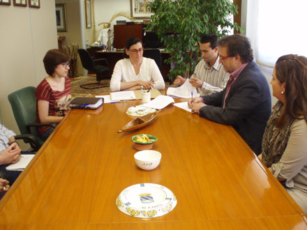 El Ayuntamiento de l’Alcora firma un convenio de colaboración con la Fundación Alzheimer Salomé Moliner El Ayuntamiento de l’Alcora firma un convenio de colaboración con la Fundación Alzheimer Salomé Moliner